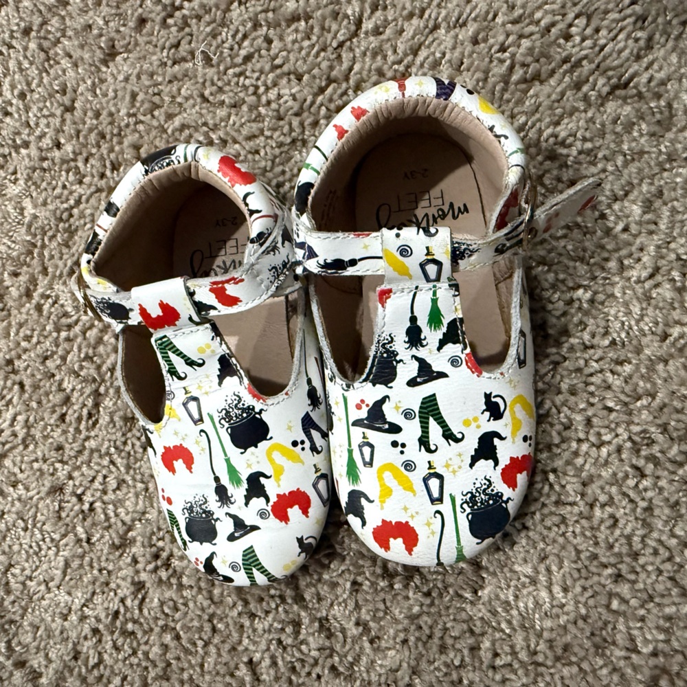 Hocus Pocus Monkey Feet Girls Kids Shoes 2-3y
